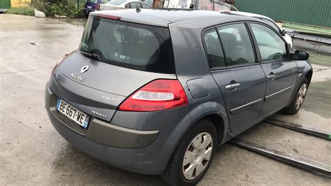 Renault Megane II automobilis su sumontuotais deflektoriais