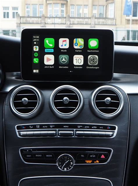 Android Auto ir Apple CarPlay sąsajos pavyzdys