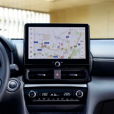 Toyota RAV4 interjero nuotrauka su multimedijos ekranu