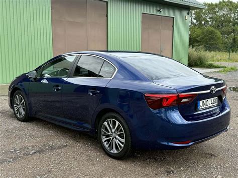 Naujausios kartos Toyota Avensis sedanas