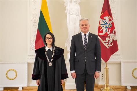 Teisėjas skiria baudą teismo posėdyje