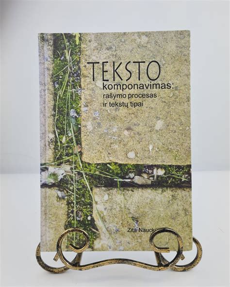 Tematinė iliustracija: scenarijaus rašymo procesas, televizijos užkulisiai arba rašytojo kūrybinė erdvė.