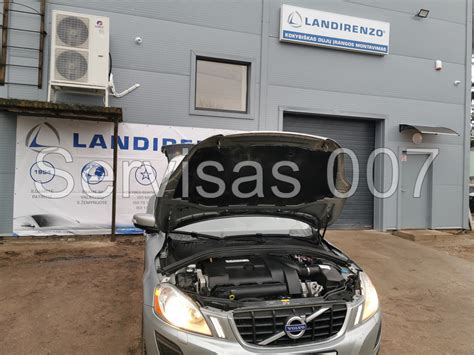 Volvo XC60 variklio skyrius su sumontuota dujų įranga