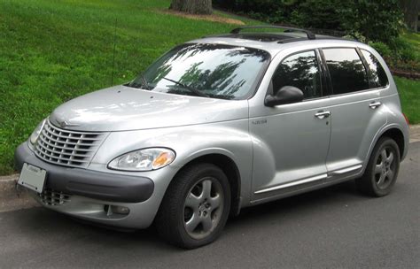 Chrysler PT Cruiser su individualizuotais lipdukais