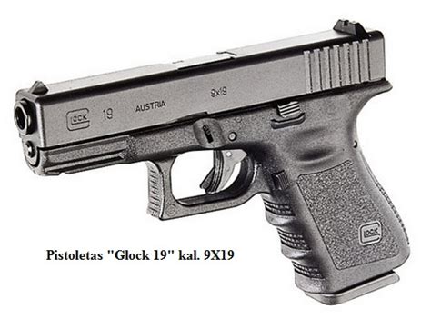 Austrijos armijos kareiviai su Glock 17 pistoletais