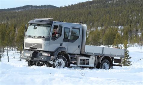 Volvo FL6 4x4 versija bekelėje