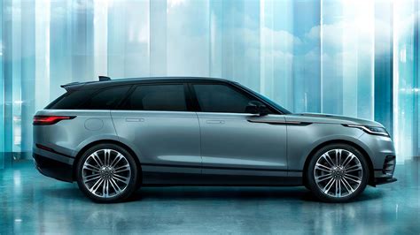 Nuotrauka, vaizduojanti visus Land Rover modelius (Range Rover, Range Rover Sport, Range Rover Velar, Range Rover Evoque, Discovery, Discovery Sport, Defender)
