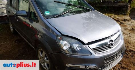 Nuotrauka, kurioje matomas „Opel Zafira“ automobilis, važiuojantis priešinga eismo kryptimi Vakariniame aplinkkelyje.