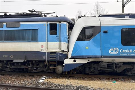 Greitosios pagalbos darbas ir evakuacija prie Česke Budejovicų traukinio avarijos