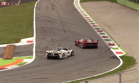 Ferrari automobilis lenktynių trasoje