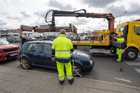 Automobilio nuvežimas į saugojimo aikštelę