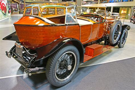 automobilis ištiškęs į gabalus per Amerikos automobilių šou 1922 m.