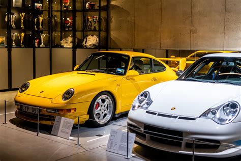 Viena iš S. Karoso kolekcijos automobilių parodų