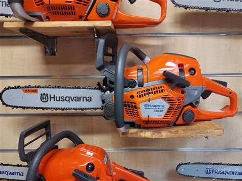 Lentelė su Husqvarna ir STIHL pjūklų savybių palyginimu