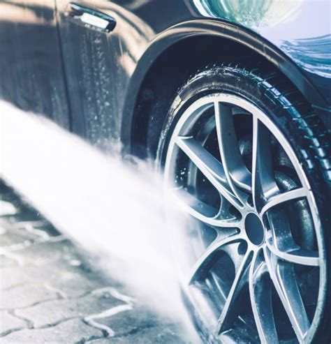 Automobilio išorės plovimas aukšto slėgio įranga