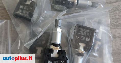 Autoserviso, keičiančio padangas su TPMS davikliais, nuotrauka