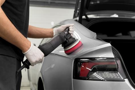 automobilio kėbulo valymo ir poliravimo procesas prieš nano dangos dengimą