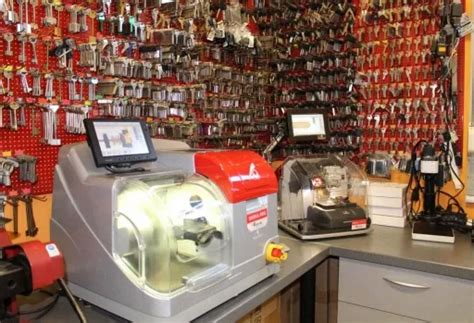 Teminė nuotrauka su įvairių gamintojų motociklų raktų pavyzdžiais
