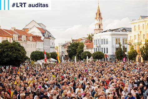 Minia žmonių populiariame Havajų paplūdimyje