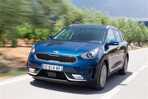 Kia Niro priekis, su hibridinio automobilio ženklinimu