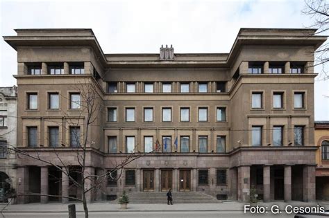 Kauno įgulos karininkų ramovė, pastato fasadas, istoriniai herbai