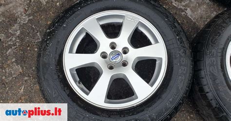Volvo S60 automobilis su R17 lengvojo lydinio ratlankiais