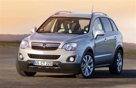 Thematic photo of Opel Antara on the road