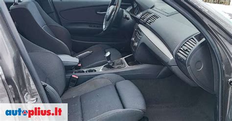BMW E39 su atidarytu variklio skyriumi autoservise