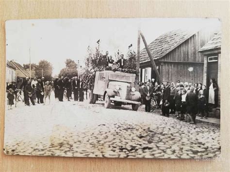 Sena archyvinė nuotrauka, vaizduojanti pirmuosius BMW gamybos orlaivių variklius 1917 metais