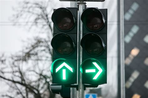 Šviesoforas su mirksinčiu žaliu signalu