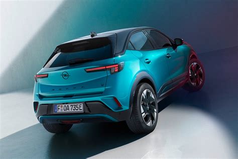 Opel Mokka automobilis su ratlankiais