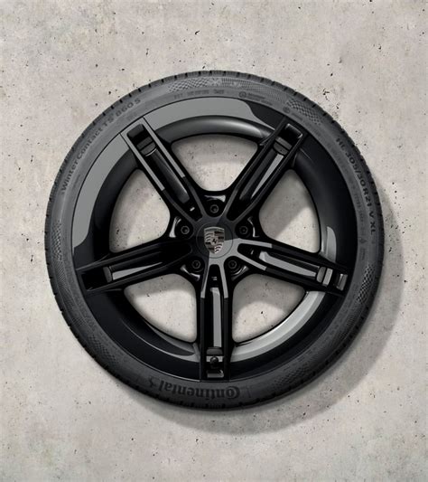 Thematinis automobilio ratlankių nuotrauka su pabrėžiamais estetiniais ir funkciniais privalumais
