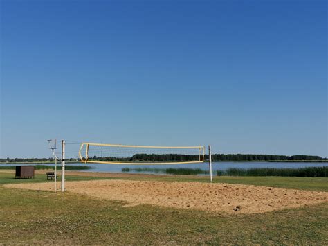 Tinklinio aikštelės schematinis brėžinys su zonomis ir linijomis