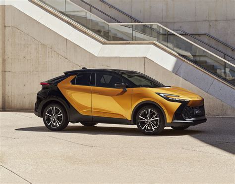 Toyota C-HR išorės dizaino nuotrauka, pabrėžianti aerodinamines linijas ir kupė profilį