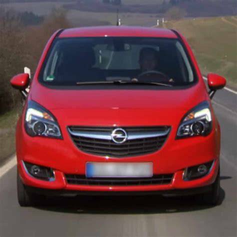 Pateiktas vaizdas: radijo demontavimo schema Opel Meriva B