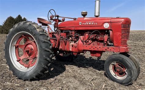 Senovinio International Harvester Farmall traktoriaus nuotrauka