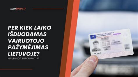 Tematinė nuotrauka: asmuo laiko vairuotojo pažymėjimą