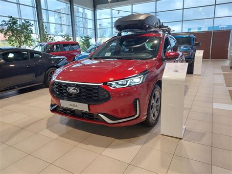 Teminis Ford Kuga automobilio kadras kelyje