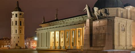 Bendras Vilniaus senamiesčio vaizdas su Katedros aikšte ir Gedimino pilies bokštu