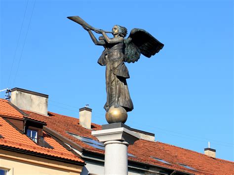 Užupio Respublikos Konstitucijos lentelė