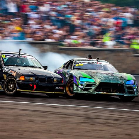 Tematinė nuotrauka, vaizduojanti DRIFT'o lenktynes