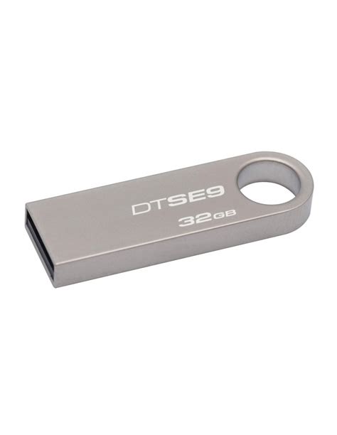 SD kortelė ir USB atmintinė, naudojamos navigacijos atnaujinimui