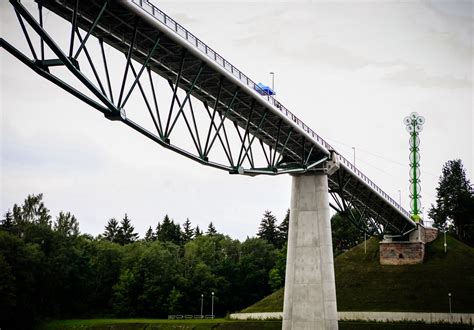 Torsioninio tilto sailenblokų nuotrauka su korozijos pažeidimais