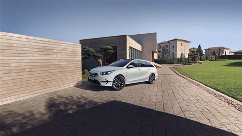Kia Ceed važiuojantis keliu, vizualizuojantis apsaugą nuo korozijos