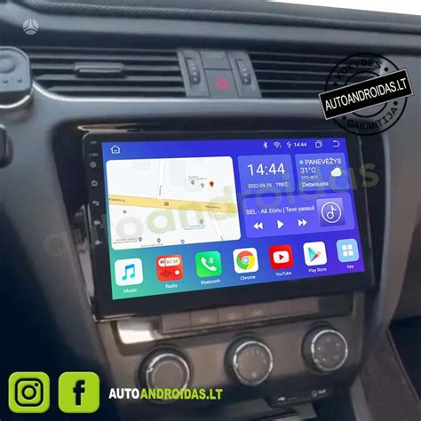 Android automobilinės multimedijos sistemos ekranas su navigacija