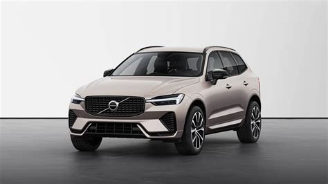 Infografika, lyginanti Volvo XC60 kuro sąnaudas su kitais SUV modeliais