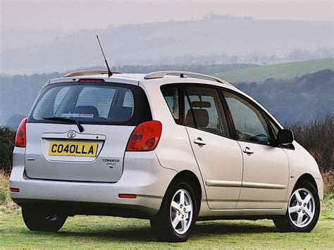 Toyota Corolla Verso E120 ir E150 modelių kartų palyginimas
