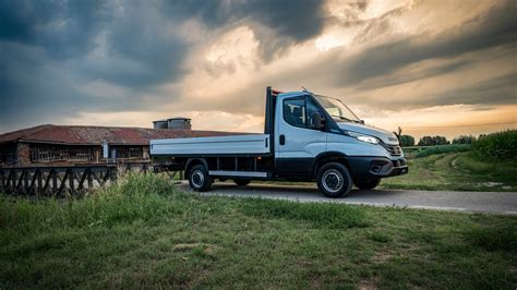 Iveco Daily su skirtingų tipų ratlankiais