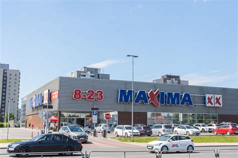 Tematinė nuotrauka: „Maximos“ parduotuvės interjeras su darbuotojais