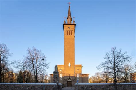 Inografika: laiko juosta, atspindinti Švč. Mergelės Marijos Taikos Karalienės bažnyčios pastato paskirties pokyčius